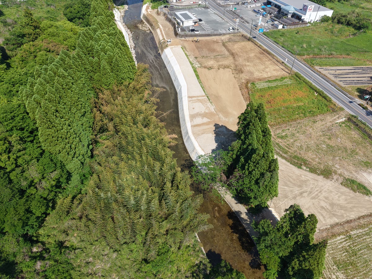 関川単県自然債河川改良（助成その45）工事　完成