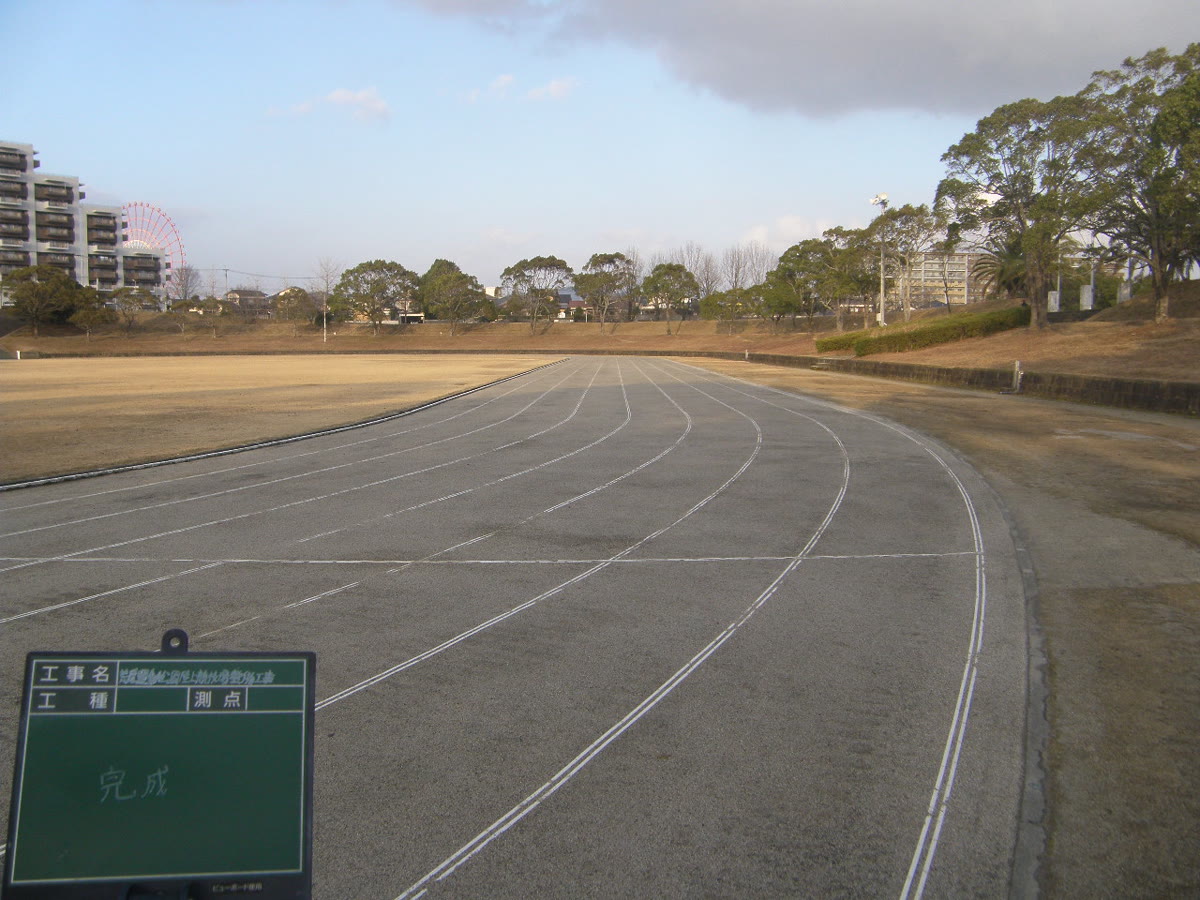 荒尾運動公園陸上競技場走路整備工事　完成